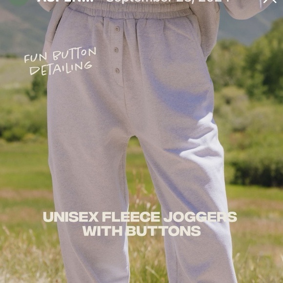 Daily Drills
Unisex Fleece Joggers -
Heather Grey with Buttons - XS/S - Picture 1 of 5